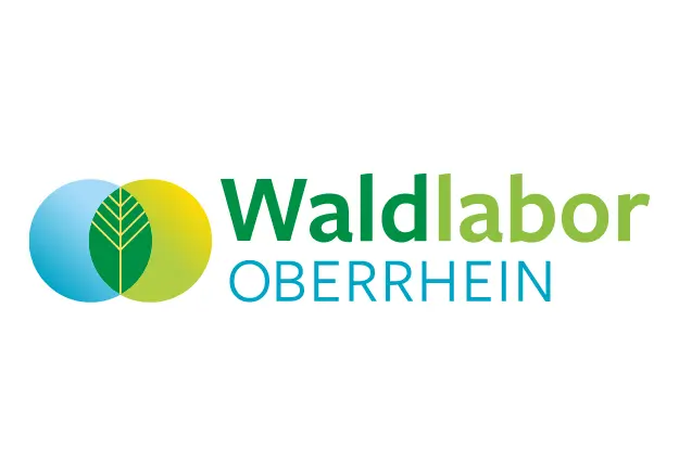 WaldlabOR Logo zeigt rechts den Projektnamen neben hellblauem und hellgrünem Kreisen die in ihrer elipsen Überlappung einen grafischen Baum bzw. ein Blatt darstellen © WaldlabOR {{brizy_dc_image_alt imageSrc=